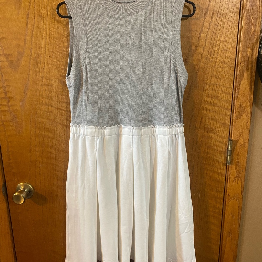 NWT Ladies Gray and White Sleeveless Knit Dress, Pockets, XL